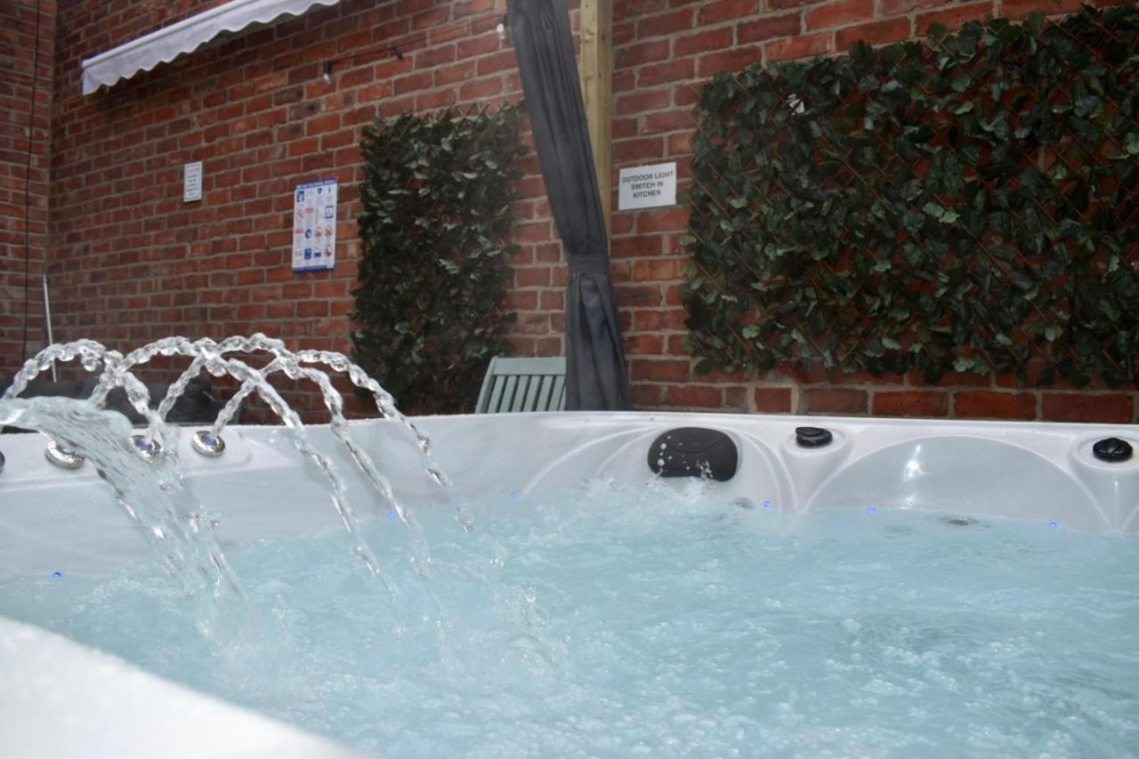 Hot Tub, Free Parking, Near Shops & Restaurants, Location 1M To City Jesmond 外观 照片
